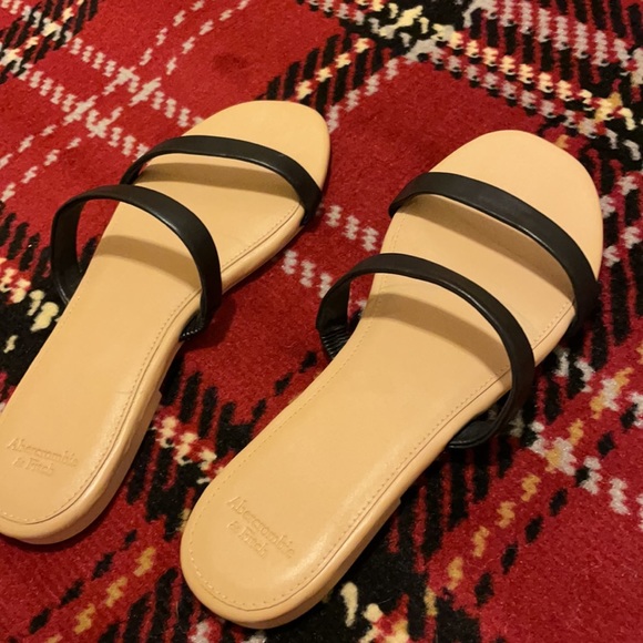 A&f slides size 8-9 medium - Picture 6 of 7